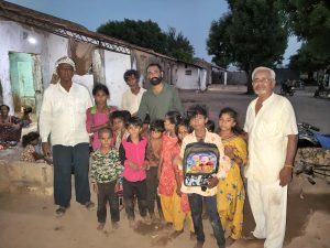 નિરોણા ગામમાં શિક્ષણ માટે એકતા સહારા સેવા ગ્રુપની સરાહનીય પહેલ